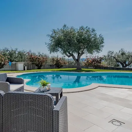 Villa Ginestra *